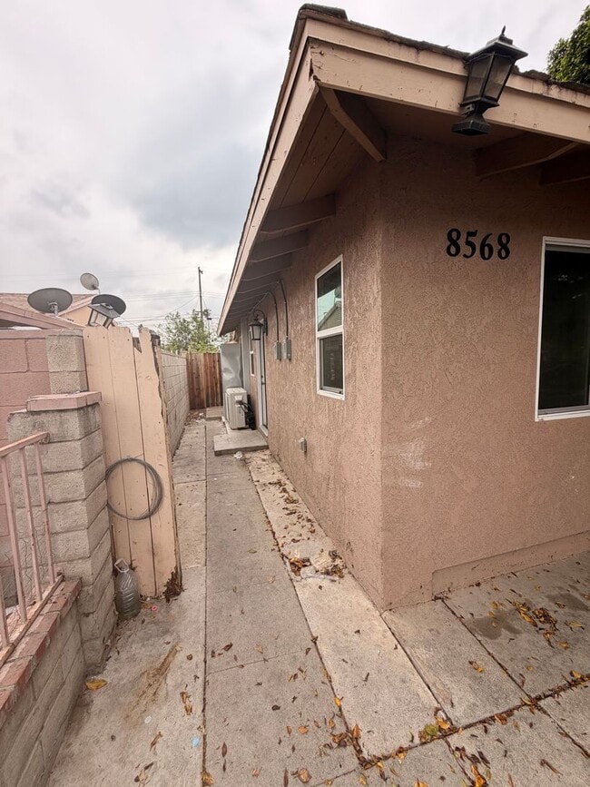 8570 Via Norte Dr in Riverside, CA - Building Photo - Building Photo