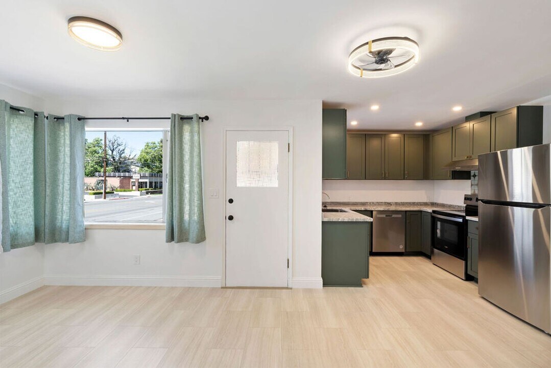 690 W 1st St in Reno, NV - Building Photo