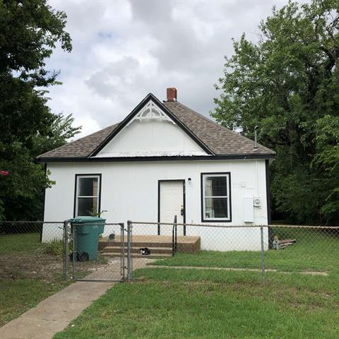 property at 812 N Maxey St