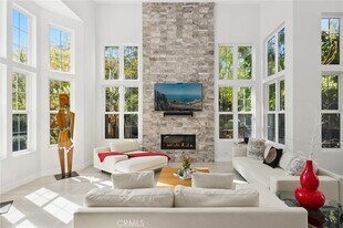 3 Bridgeport Rd in Newport Beach, CA - Building Photo