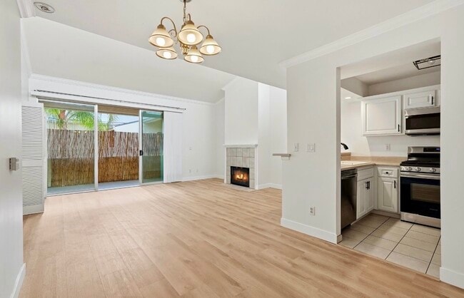 5325 Newcastle Ave, Unit 342 in Encino, CA - Foto de edificio - Building Photo