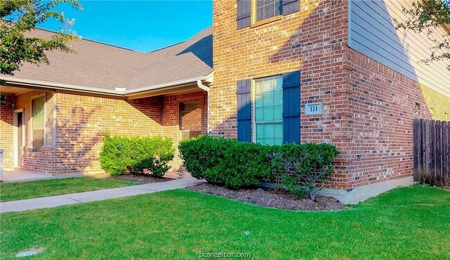 111 Kleine Ln in College Station, TX - Foto de edificio - Building Photo