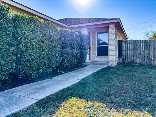 105 Long Ln in New Braunfels, TX - Building Photo - Building Photo