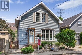 1 Mareve Ave in Hamilton, ON - Building Photo - Building Photo