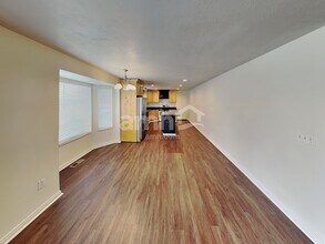 1666 W 9685 S in South Jordan, UT - Foto de edificio - Building Photo