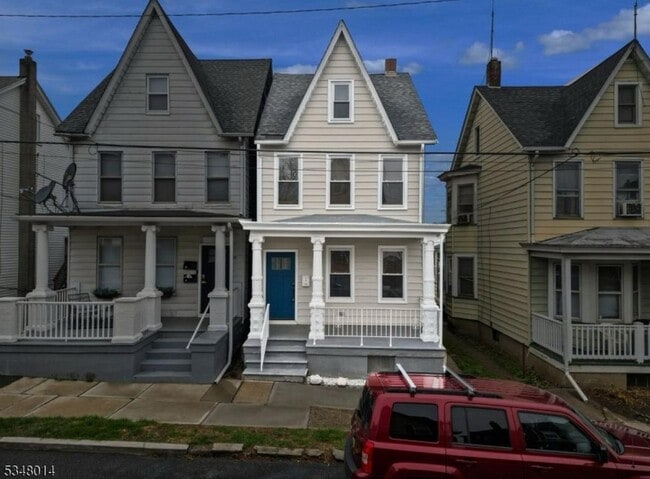 31 Glen Ave, Unit 1- First Floor