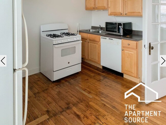 3523 N Broadway, Unit 2 in Chicago, IL - Building Photo - Building Photo