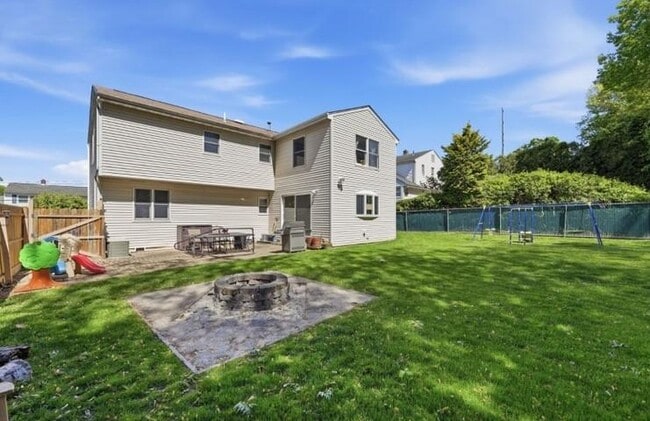 property at 71 Hackberry Pl