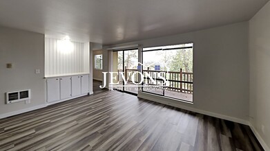 1717 Sturgus Ave S in Seattle, WA - Foto de edificio - Building Photo
