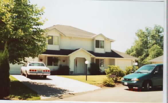 9817-9819 E 148th St. Ct in Puyallup, WA - Building Photo