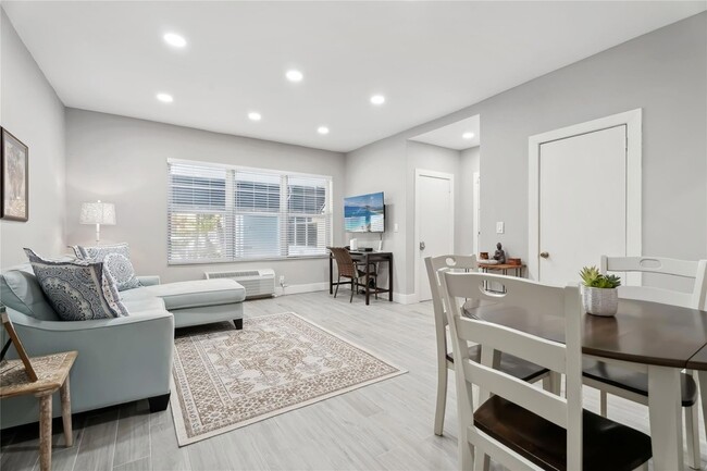 326 Harrison St, Unit 103A in Hollywood, FL - Foto de edificio - Building Photo