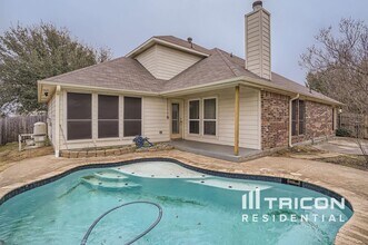 305 Hidden Lake Ct in Burleson, TX - Building Photo - Building Photo