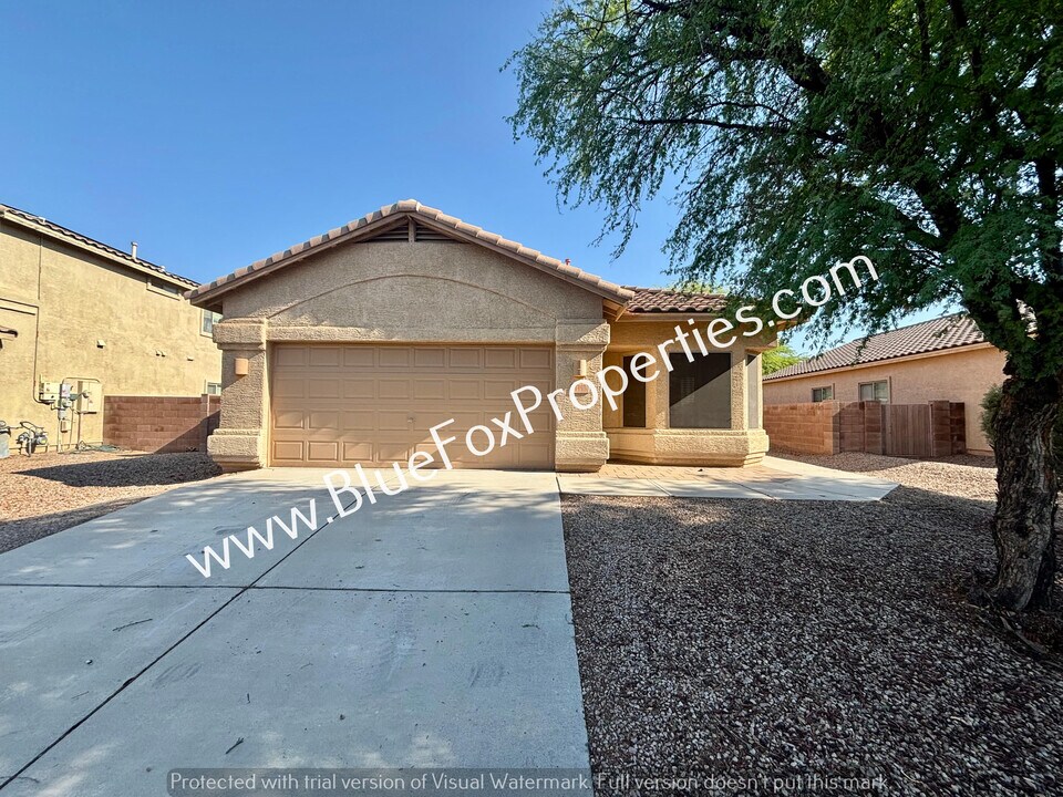 11930 W Heyburn Dr in Marana, AZ - Building Photo