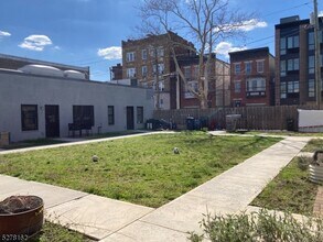 66 Dr Martin Luther King Jr Blvd in Newark, NJ - Building Photo - Building Photo