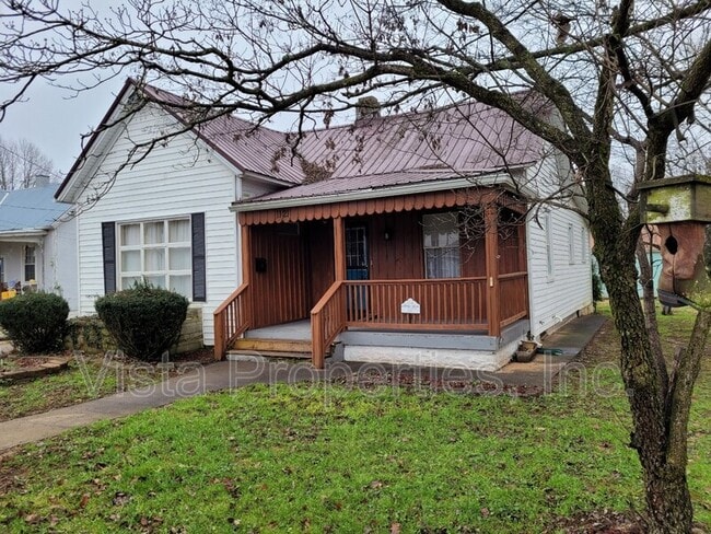 property at 1121 Elm St