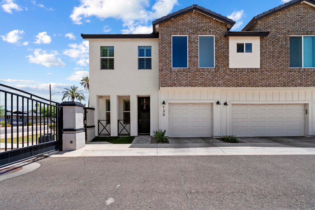 3030 N 38th St, Unit 120 in Phoenix, AZ - Building Photo