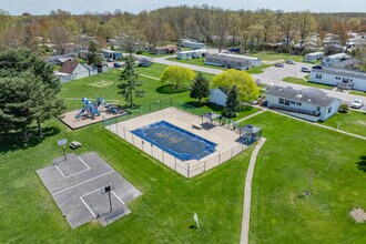 West Ridge Green in Elyria, OH - Building Photo - Building Photo