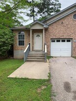 137 N Kanaio Dr in Bastrop, TX - Building Photo