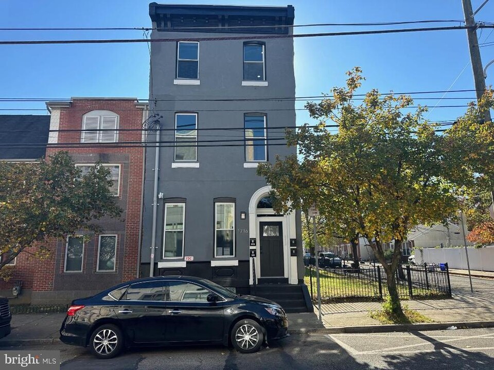 1716 W Oxford St in Philadelphia, PA - Building Photo