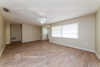 3218 Oxford Dr W in Bradenton, FL - Foto de edificio - Building Photo