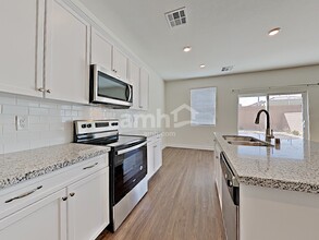 9875 S Eastern Ave in Las Vegas, NV - Building Photo - Building Photo