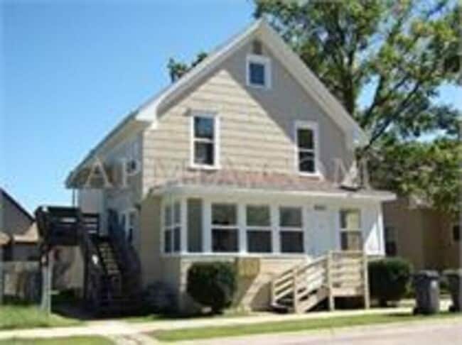 property at 605 4th St SW