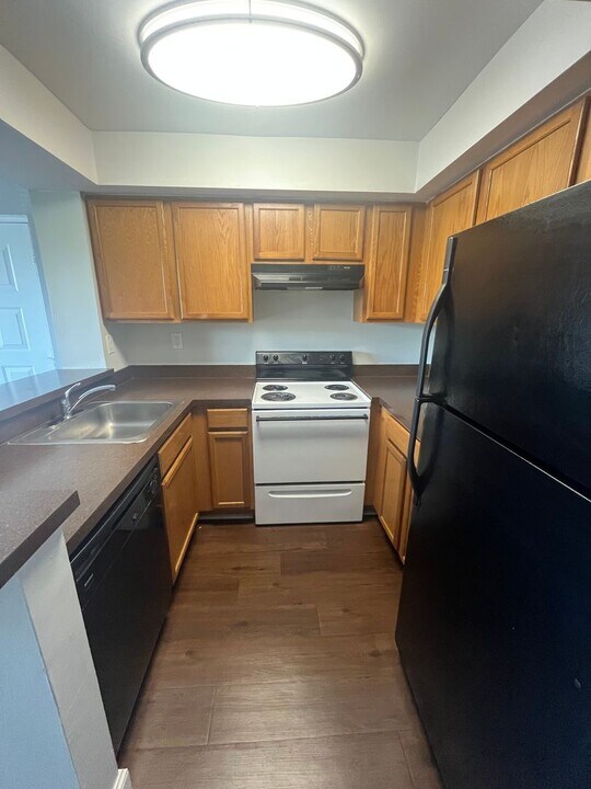 728 Executive Center Dr in West Palm Beach, FL - Building Photo