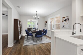 6748 S Champlain Ave, Unit 6748#1 in Chicago, IL - Building Photo - Building Photo