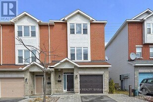 17 Glenhaven Private in Ottawa, ON - Building Photo