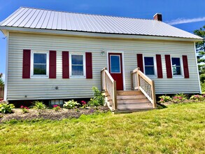 335 Bath Rd in Wiscasset, ME - Building Photo - Building Photo