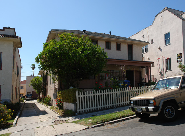 421 Normandie Pl in Los Angeles, CA - Building Photo - Building Photo