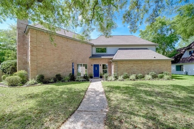 property at 818 Silvergate Dr