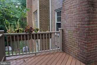 2113 Kings Mill Ct in Falls Church, VA - Building Photo - Building Photo