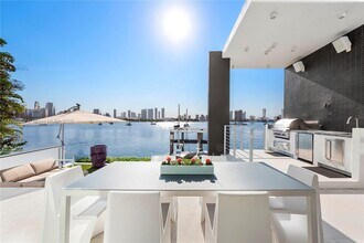 440 S Hibiscus Dr in Miami Beach, FL - Foto de edificio - Building Photo