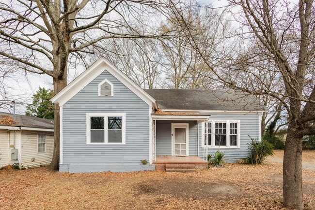 property at 725 W Poplar St