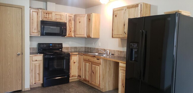 13914 W Redding Dr in Airway Heights, WA - Building Photo - Building Photo