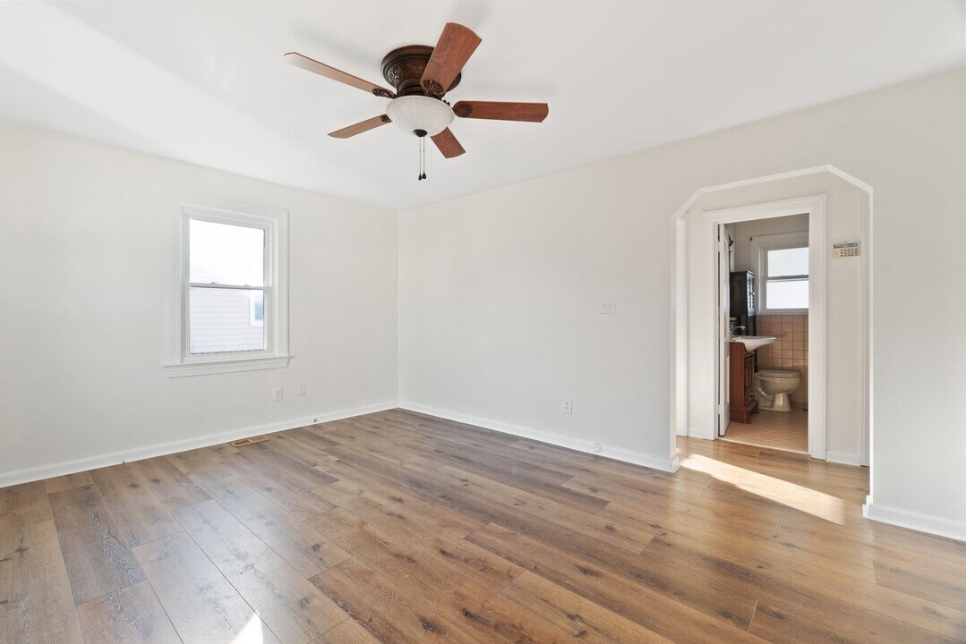 8207 Tidewater Dr in Norfolk, VA - Building Photo