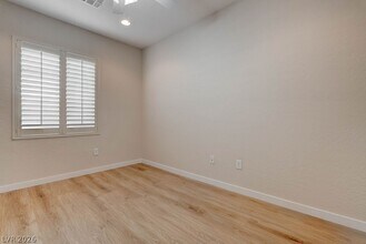 2551 Moonlight Valley Ave in Henderson, NV - Building Photo - Building Photo