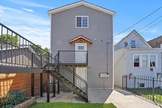 2118 N Kilpatrick Ave in Chicago, IL - Building Photo - Building Photo