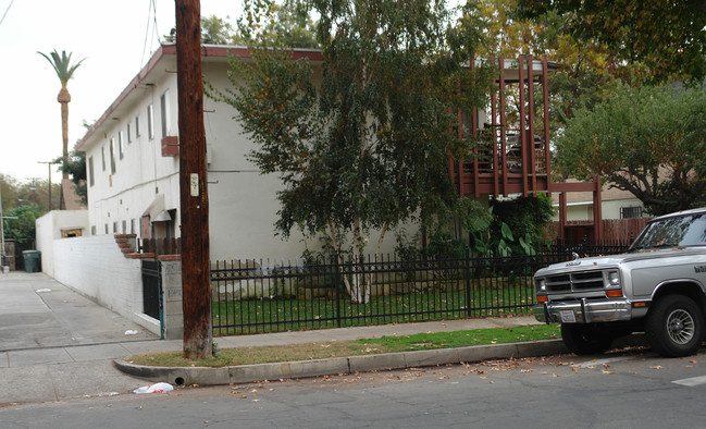 760 Worcester Ave in Pasadena, CA - Foto de edificio - Building Photo