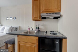 1324 Locust St in Philadelphia, PA - Building Photo - Building Photo
