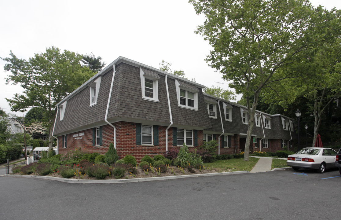 6 Butler St in Glen Cove, NY - Building Photo