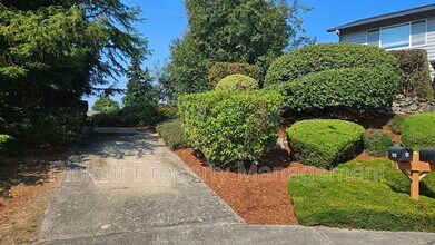 2641 Stephenson Ave in Bremerton, WA - Building Photo - Building Photo