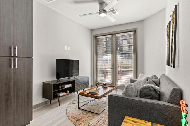 400 N 2nd Ave