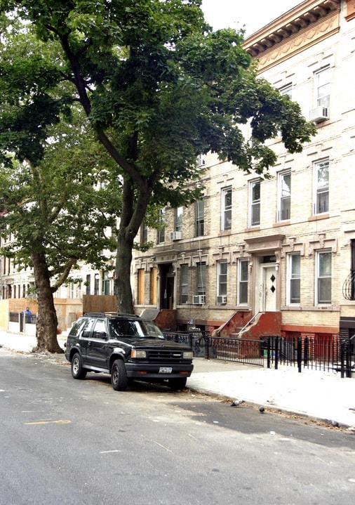 487 Chauncey Street in Brooklyn, NY - Building Photo