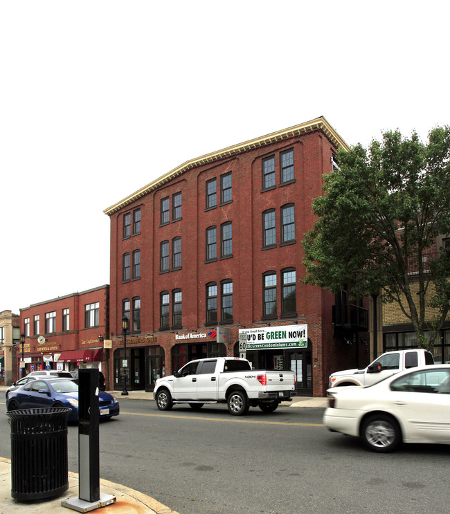 24-28 High St in Medford, MA - Foto de edificio - Building Photo