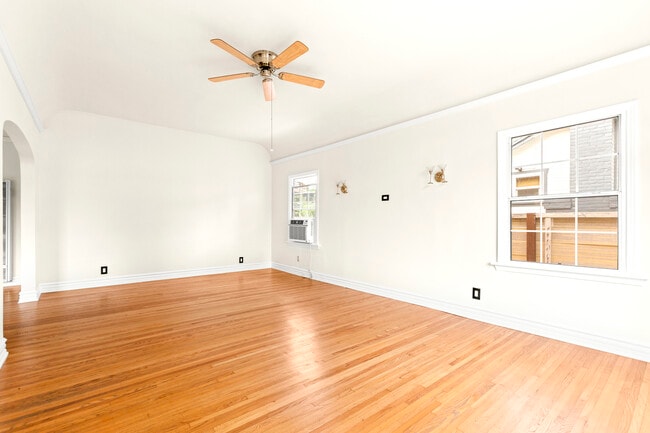 property at 827 N Laurel Ave