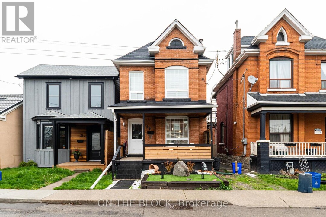 19-19 Century St in Hamilton, ON - Building Photo