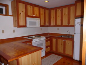 11600 Olympic View Dr NE in Bainbridge Island, WA - Building Photo - Building Photo