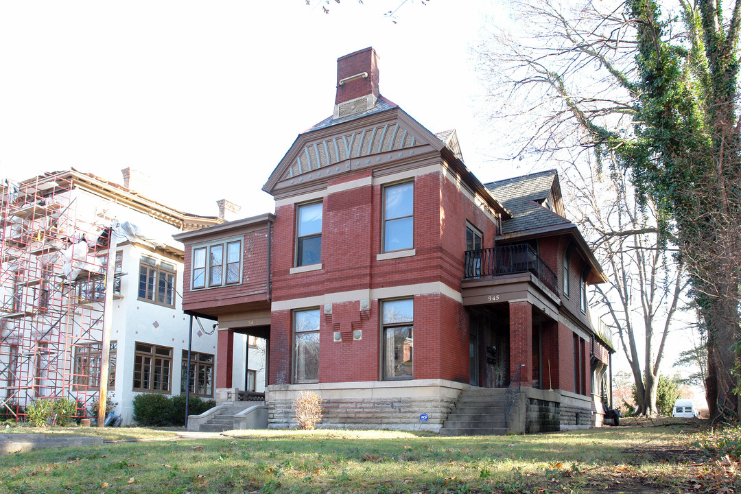 943 Cherokee Rd in Louisville, KY - Building Photo